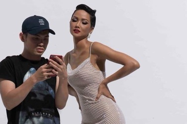 Stylist Mì Gói vừa qua đời ở tuổi 27 là ai?