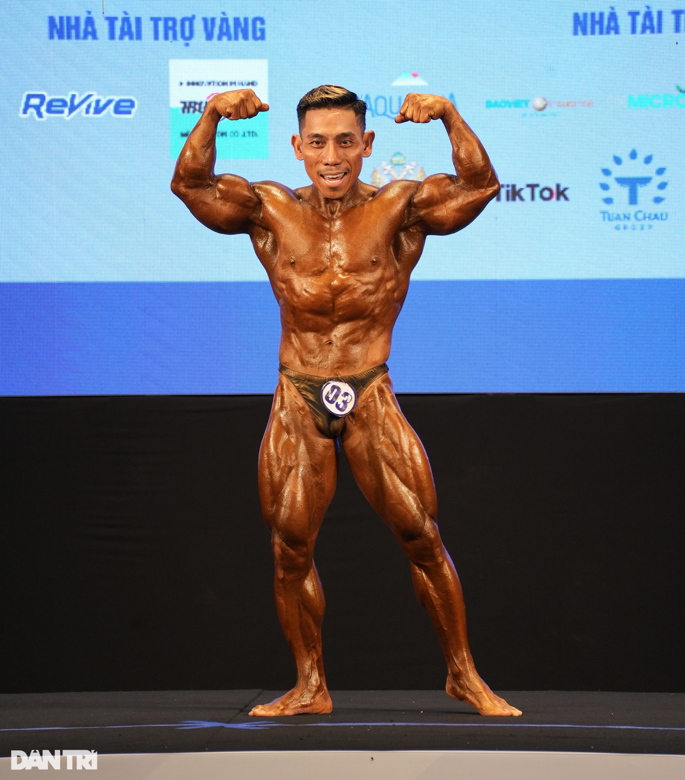 Chiêm ngưỡng cơ bắp cuồn cuộn của các lực sĩ vừa giành HCV môn Thể hình - 3 Chiêm ngưỡng cơ bắp cuồn cuộn của các lực sĩ vừa giành HCV môn Thể hình - 3