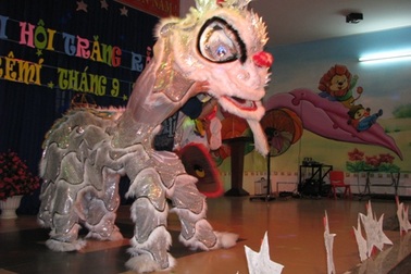 Múa lân rộn ràng khắp phố phường