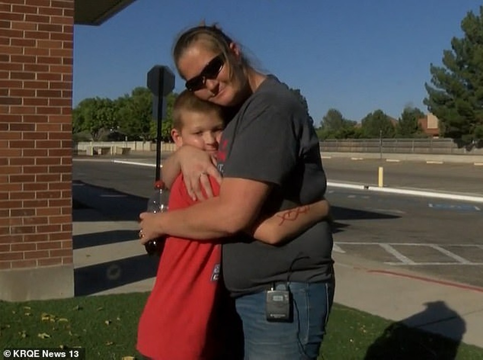 Không có Internet để học trực tuyến, sự nỗ lực của cậu bé này gây xúc động… - 5 Không có Internet để học trực tuyến, sự nỗ lực của cậu bé này gây xúc động… - 5