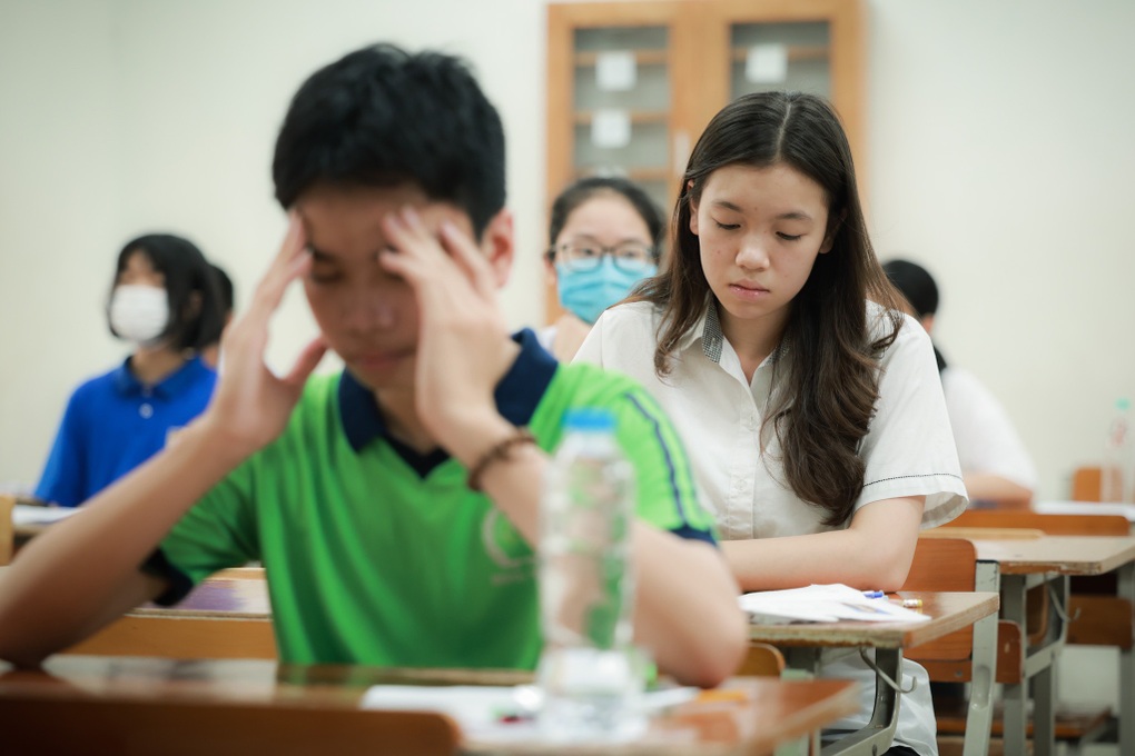 Ông bố ra sức ru ngủ khi con trai lớp 10 học mãi không hiểu bài - 1 Ông bố ra sức ru ngủ khi con trai lớp 10 học mãi không hiểu bài - 1