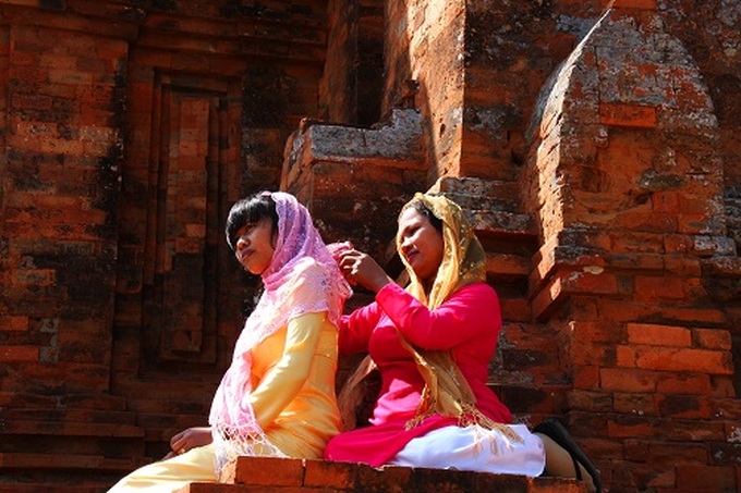 Chuẩn bị ngày hội chăm.