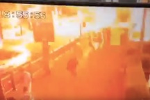 Video khoảnh khắc bom nổ kinh hoàng giữa trung tâm Bangkok