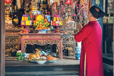 Tục cúng trời và cúng gia tiên trong đêm Giao thừa của người Việt