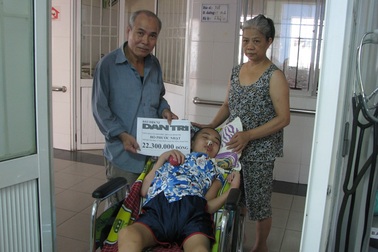 Hơn 22 triệu đồng đến với cậu học sinh phải sống đời thực vật sau viêm não