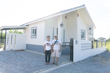 Chủ xây nhà mới tặng vợ chồng giúp việc sau 10 năm làm việc chăm chỉ