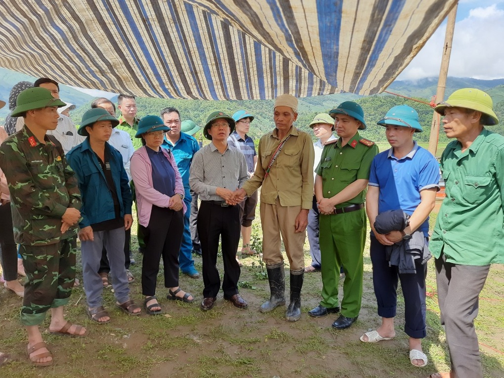 Tìm thấy thi thể 2 mẹ con bị nước lũ cuốn trôi ở Sơn La - 2 Tìm thấy thi thể 2 mẹ con bị nước lũ cuốn trôi ở Sơn La - 2