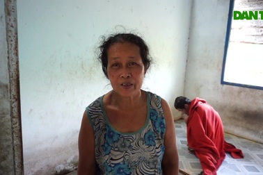 Người phụ nữ cả đời chăm chồng, con tâm thần