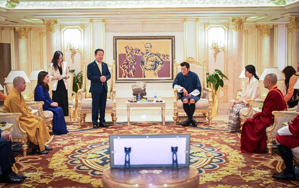 Quốc vương Bhutan và Hoàng hậu tới thăm Tập đoàn TT Group - 2 Quốc vương Bhutan và Hoàng hậu tới thăm Tập đoàn TT Group - 2
