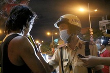 Buồn vợ đi lấy chồng, người đàn ông nhậu 3 ngày đêm, đòi CSGT đo độ cồn