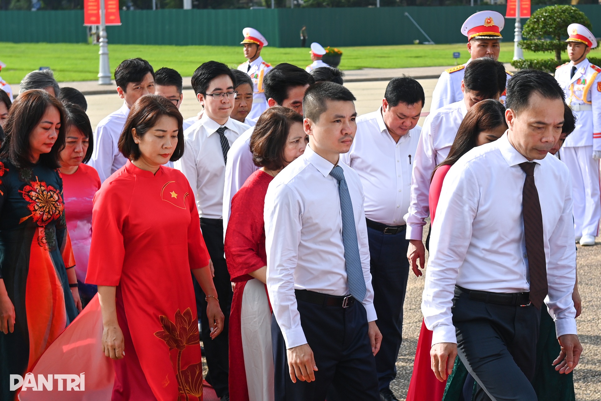 Lãnh đạo Đảng, Nhà nước đặt vòng hoa, viếng Lăng Chủ tịch Hồ Chí Minh - 9 Lãnh đạo Đảng, Nhà nước đặt vòng hoa, viếng Lăng Chủ tịch Hồ Chí Minh - 9