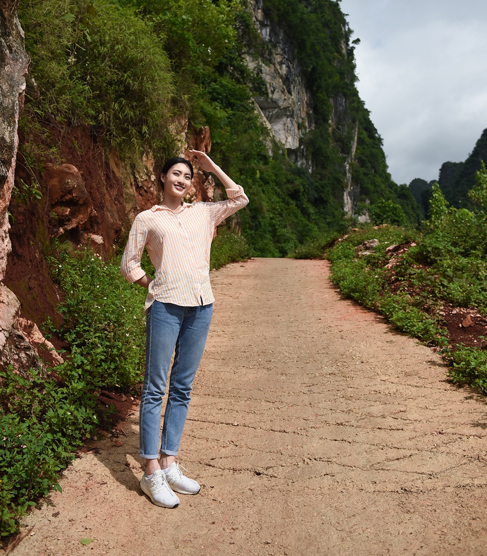 Lương Thùy Linh khánh thành dự án nhân ái “Đắp đường xây ước mơ” - 3 Lương Thùy Linh khánh thành dự án nhân ái “Đắp đường xây ước mơ” - 3
