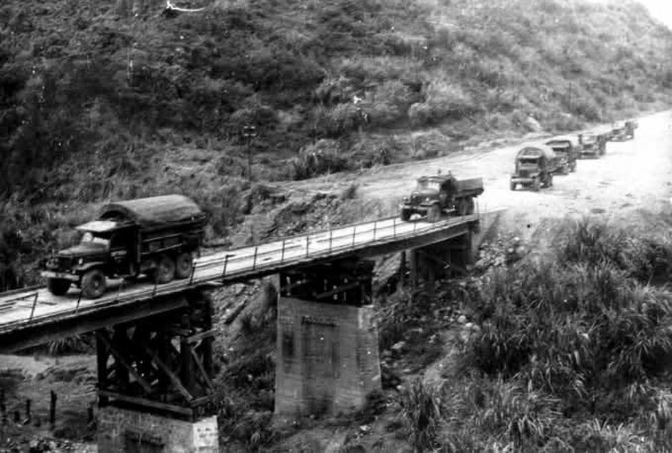 Gặp lại người phụ nữ Hà Nội từng là hoa khôi lái xe Trường Sơn một thời