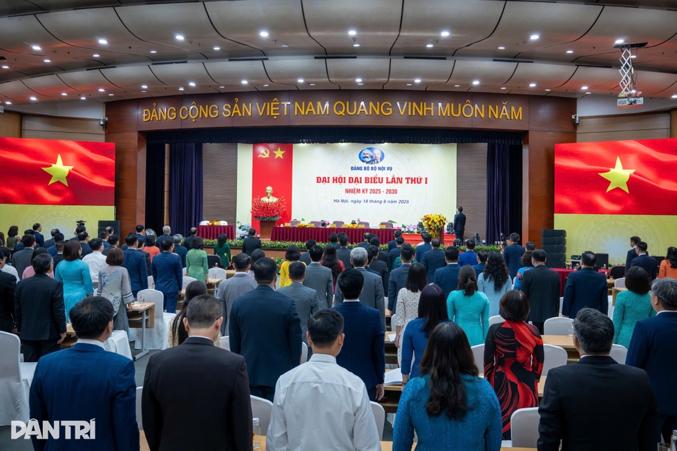 Đại hội hội tụ ý chí và tinh thần đổi mới của Đảng bộ Bộ Nội vụ - 1 Đại hội hội tụ ý chí và tinh thần đổi mới của Đảng bộ Bộ Nội vụ - 1