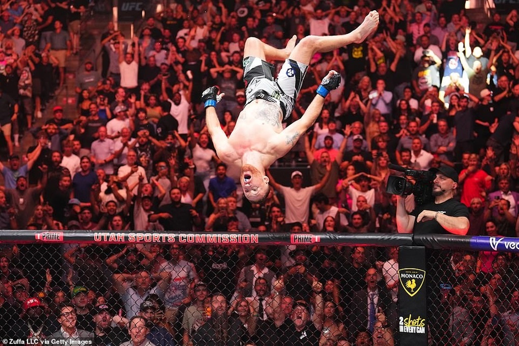 Justin Gaethje hạ knock-out võ sĩ từng đá gãy chân Conor McGregor - 2