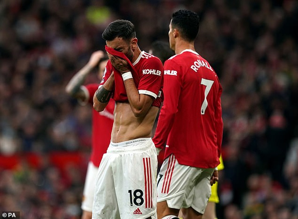 Solskjaer vén màn sự thật ở Man Utd: Nhiều kẻ nhỏ mọn, CR7 là gánh nặng - 2 Solskjaer vén màn sự thật ở Man Utd: Nhiều kẻ nhỏ mọn, CR7 là gánh nặng - 2