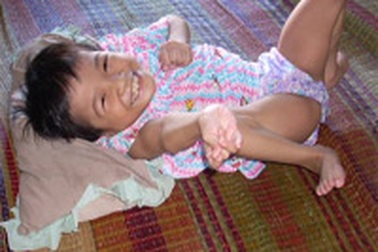 Con bại não, bố mù lòa