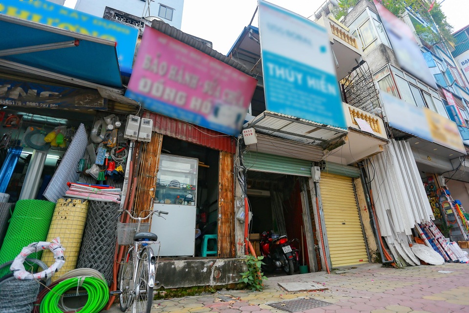 Nhà chỉ vừa một người đi trên những mảnh đất vàng tiền tỷ giữa Thủ đô - 2 Nhà chỉ vừa một người đi trên những mảnh đất vàng tiền tỷ giữa Thủ đô - 2