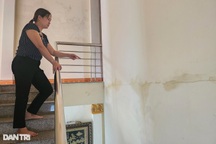 Gần chục nhà dân bị nứt bên cây cầu đang xây