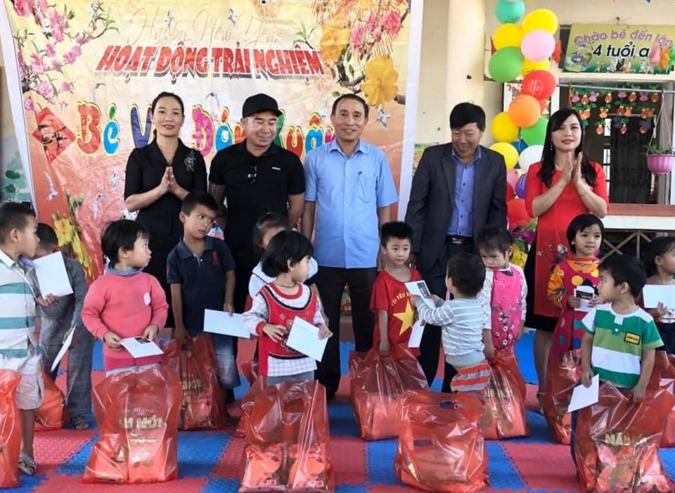 Chủ nhà hàng gom vỏ lon gây quỹ gần trăm triệu đồng/năm tặng học sinh nghèo - 5 Chủ nhà hàng gom vỏ lon gây quỹ gần trăm triệu đồng/năm tặng học sinh nghèo - 5