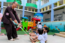 Ông nội, bà ngoại... vào trường mầm non ở TPHCM để dạy học