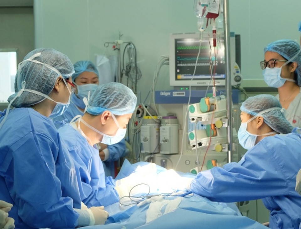 Thực hiện 2 ca mổ cùng lúc cứu bé trai bị suy tim, khe hở môi rộng - 3 Thực hiện 2 ca mổ cùng lúc cứu bé trai bị suy tim, khe hở môi rộng - 3