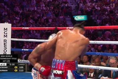 Đánh bại Keith Thurman, Manny Pacquiao giành đại WBA hạng bán trung