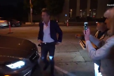 Dennis Quaid xuống phố cùng- bạn gái cũ Santa Auzina