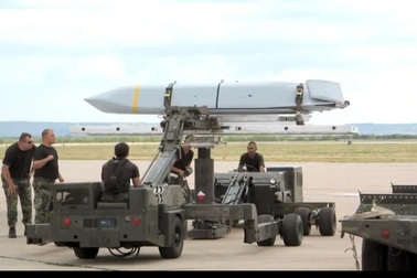 Nga dọa đáp trả tương xứng nếu Mỹ gửi tên lửa tầm xa cho Ukraine