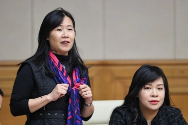 "Quay một bộ phim ở Bờ Hồ cần 5-7 giấy phép, rất phức tạp"