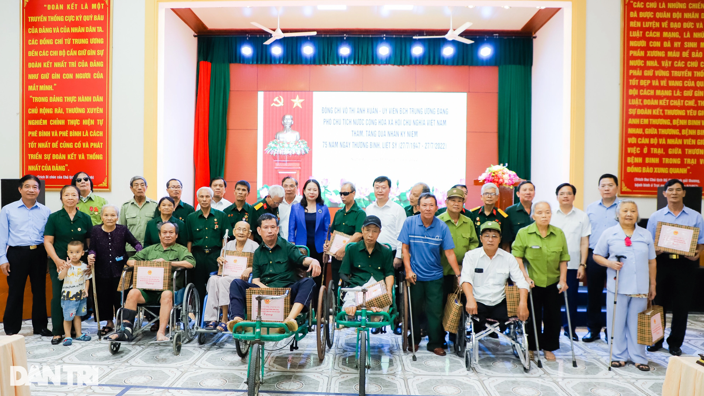 Phó Chủ tịch nước thăm, tặng quà thương, bệnh binh nặng tại Nghệ An - 7 Phó Chủ tịch nước thăm, tặng quà thương, bệnh binh nặng tại Nghệ An - 7