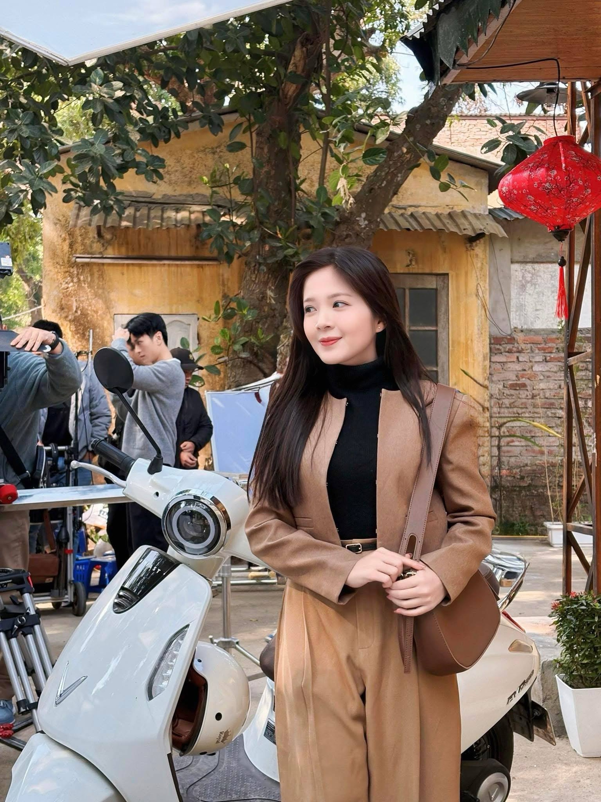 Những hình ảnh hậu trường vui nhộn của phim Cha tôi, người ở lại - 6 Những hình ảnh hậu trường vui nhộn của phim Cha tôi, người ở lại - 6
