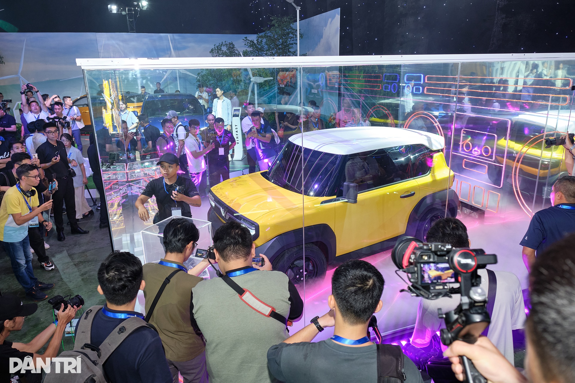 Triển lãm xe điện VinFast: Đa dạng sản phẩm, nhiều hoạt động trải nghiệm - 11