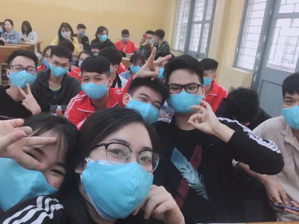 Những sinh viên đầu tiên trở lại trường sau kỳ nghỉ vì covid-19 - 11