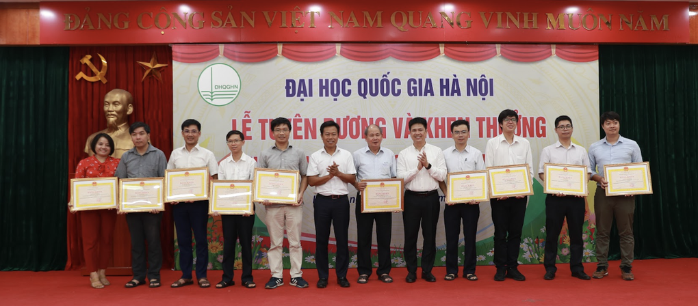 Tuyên dương và khen thưởng học sinh đạt giải quốc tế năm 2022 - 4