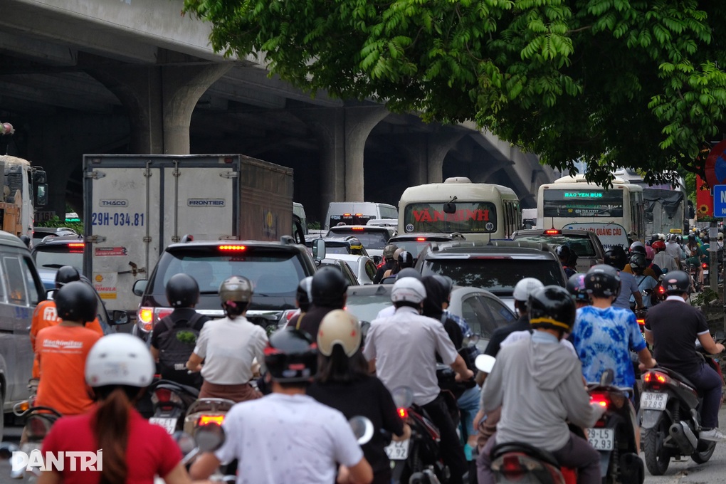 Nhiều tuyến đường Hà Nội tắc không lối thoát - 11 Nhiều tuyến đường Hà Nội tắc không lối thoát - 11