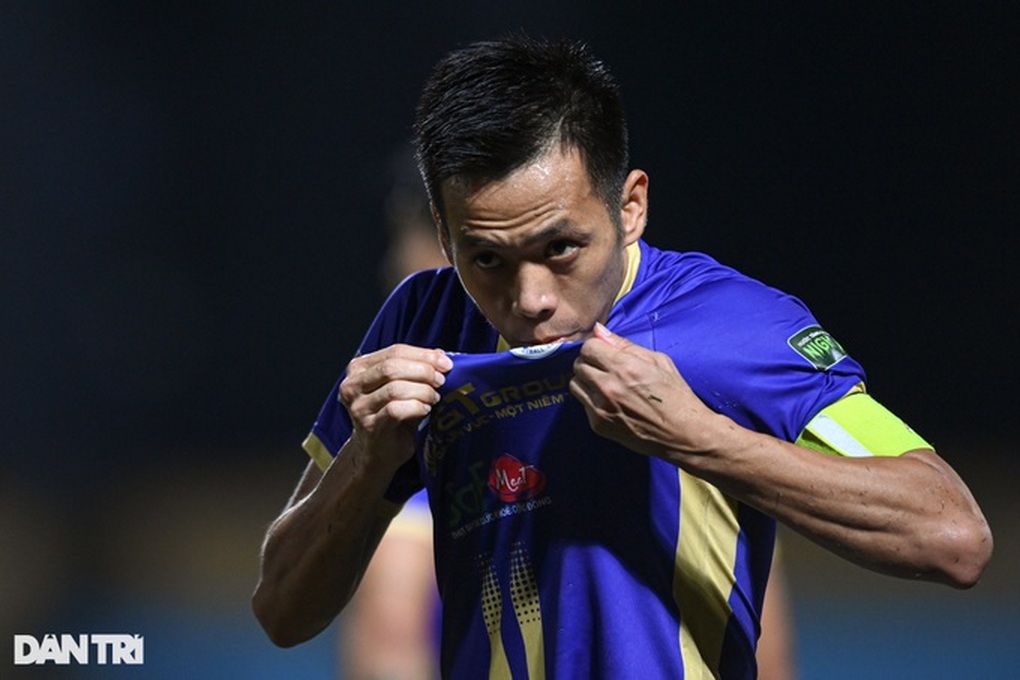 Khó xác định Văn Quyết có được đá AFF Cup hay không - 1 Khó xác định Văn Quyết có được đá AFF Cup hay không - 1