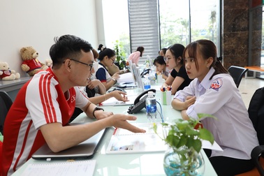 Điểm sàn nhiều ngành vào ĐH Kinh tế - Tài chính TPHCM tăng 1-2 điểm