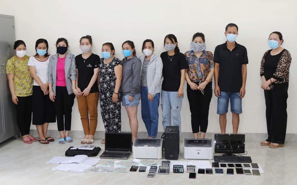 Phá đường dây lô đề mỗi tháng giao dịch 36 tỷ đồng, tạm giữ 10 đối tượng - 1 Phá đường dây lô đề mỗi tháng giao dịch 36 tỷ đồng, tạm giữ 10 đối tượng - 1