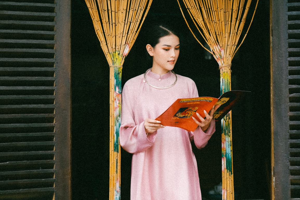 Diễn viên Mai Bích Trâm sánh đôi cùng Trương Quốc Huy dạo phố ngày Xuân - 9 Diễn viên Mai Bích Trâm sánh đôi cùng Trương Quốc Huy dạo phố ngày Xuân - 9