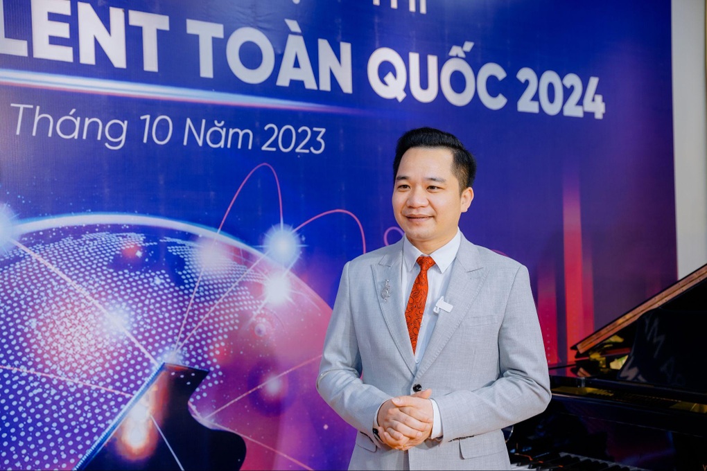 NSND Trung Hiếu làm giám khảo cuộc thi Piano - 1 NSND Trung Hiếu làm giám khảo cuộc thi Piano - 1
