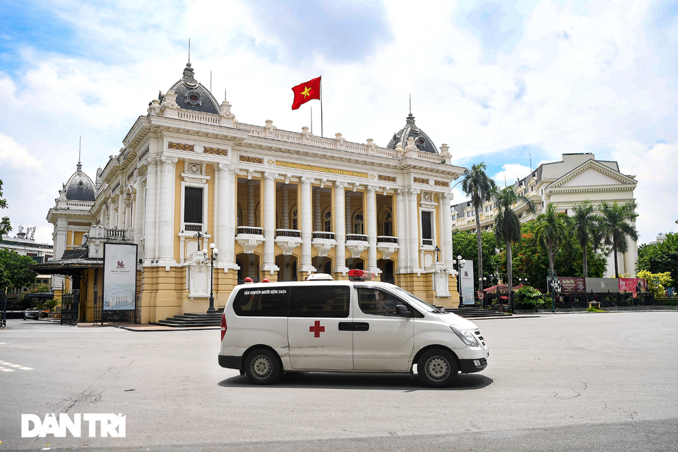 Thành ủy Hà Nội: Kiểm tra việc ra đường đối với xe công vụ, xe cứu thương - 1 Thành ủy Hà Nội: Kiểm tra việc ra đường đối với xe công vụ, xe cứu thương - 1