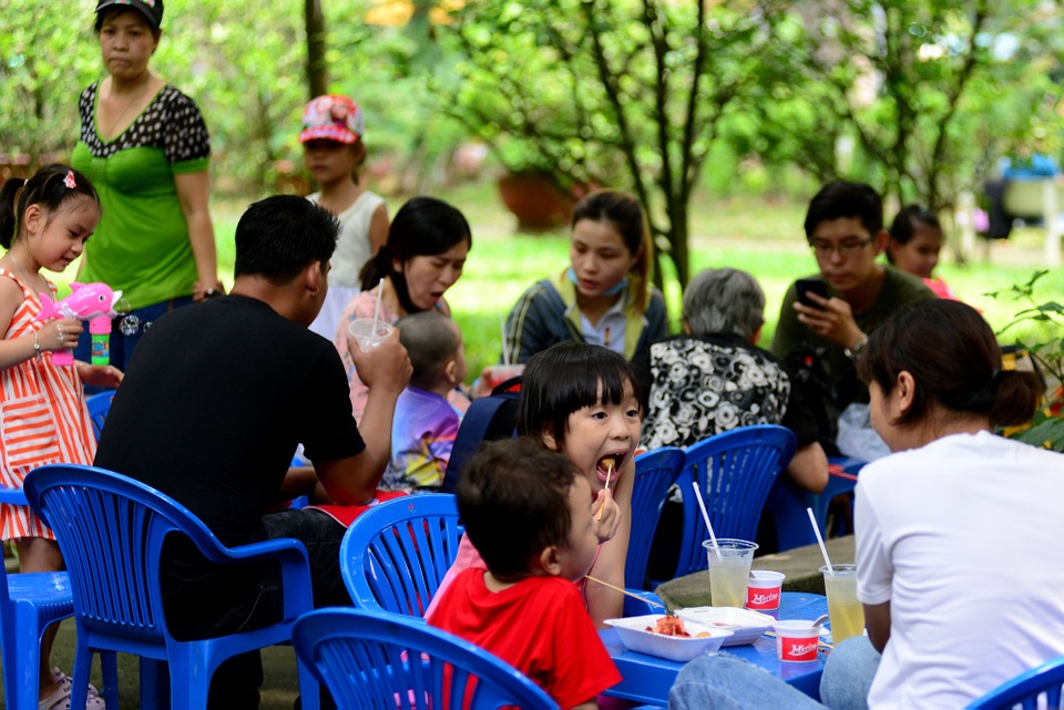 Thảo Cầm Viên đông đúc.jpg