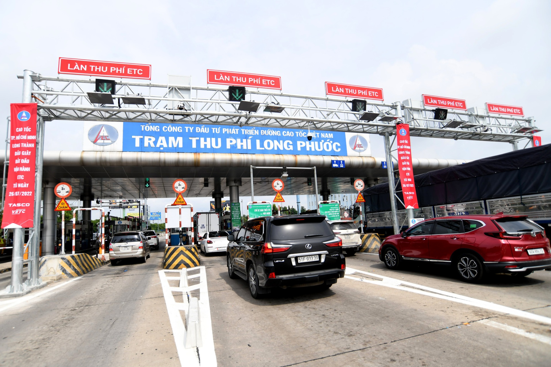 Giao thông kẹt cứng ngày đầu thu phí tự động cao tốc TPHCM - Dầu Giây - 1 Giao thông kẹt cứng ngày đầu thu phí tự động cao tốc TPHCM - Dầu Giây - 1