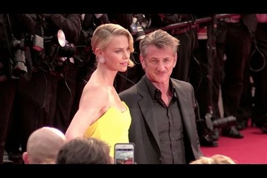 Sean Penn đẹp đôi bên Charlize Theron