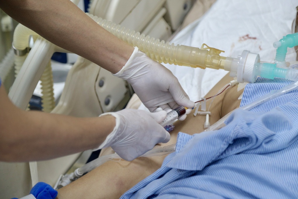 Xúc động chăm sóc người bệnh những giây phút sinh tử - 1 Xúc động chăm sóc người bệnh những giây phút sinh tử - 1