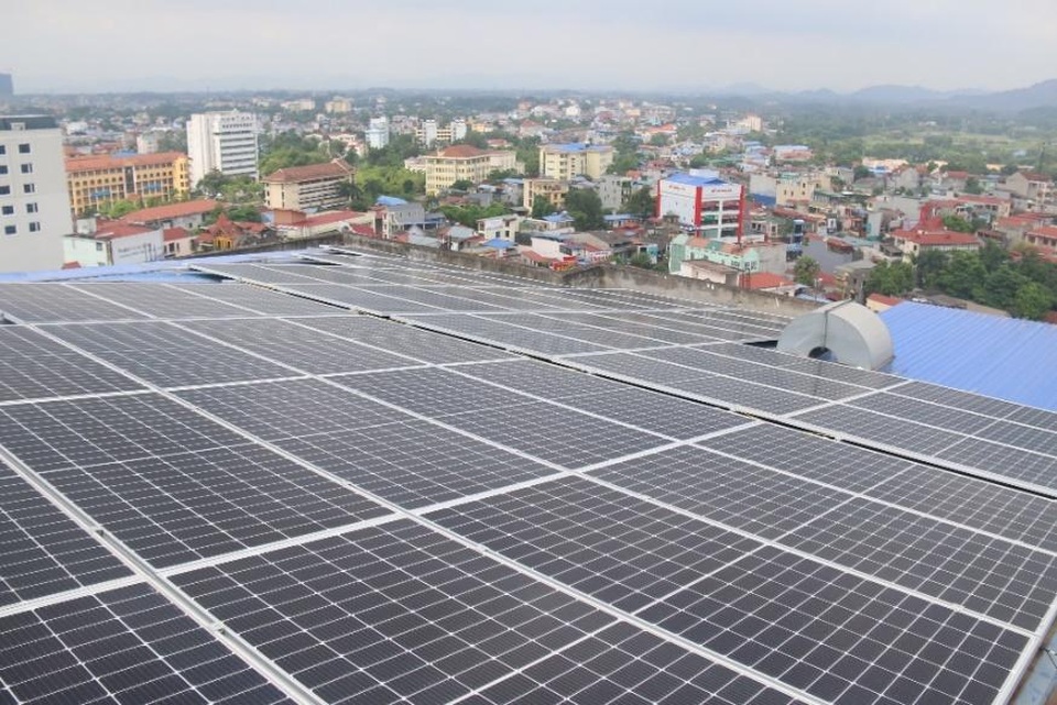EVNNPC tạo điều kiện tối đa cho khách hàng đầu tư điện mặt trời mái nhà - 3 EVNNPC tạo điều kiện tối đa cho khách hàng đầu tư điện mặt trời mái nhà - 3
