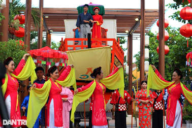 Du khách choáng ngợp với "đám cưới thế kỷ" ngay tại phố cổ Hội An