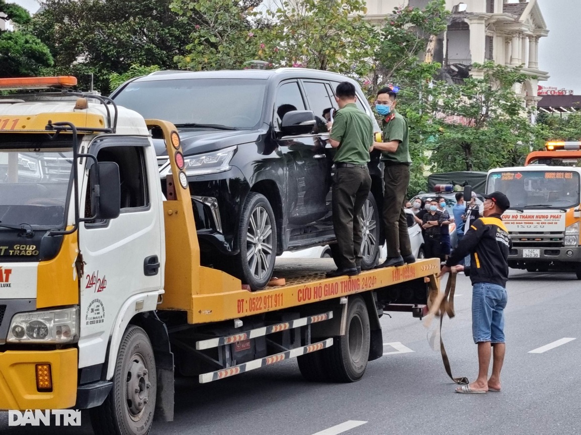 Vì sao 4 xe sang bị tạm giữ trong vụ bắt nguyên Chủ tịch TP Hạ Long? - 4 Vì sao 4 xe sang bị tạm giữ trong vụ bắt nguyên Chủ tịch TP Hạ Long? - 4