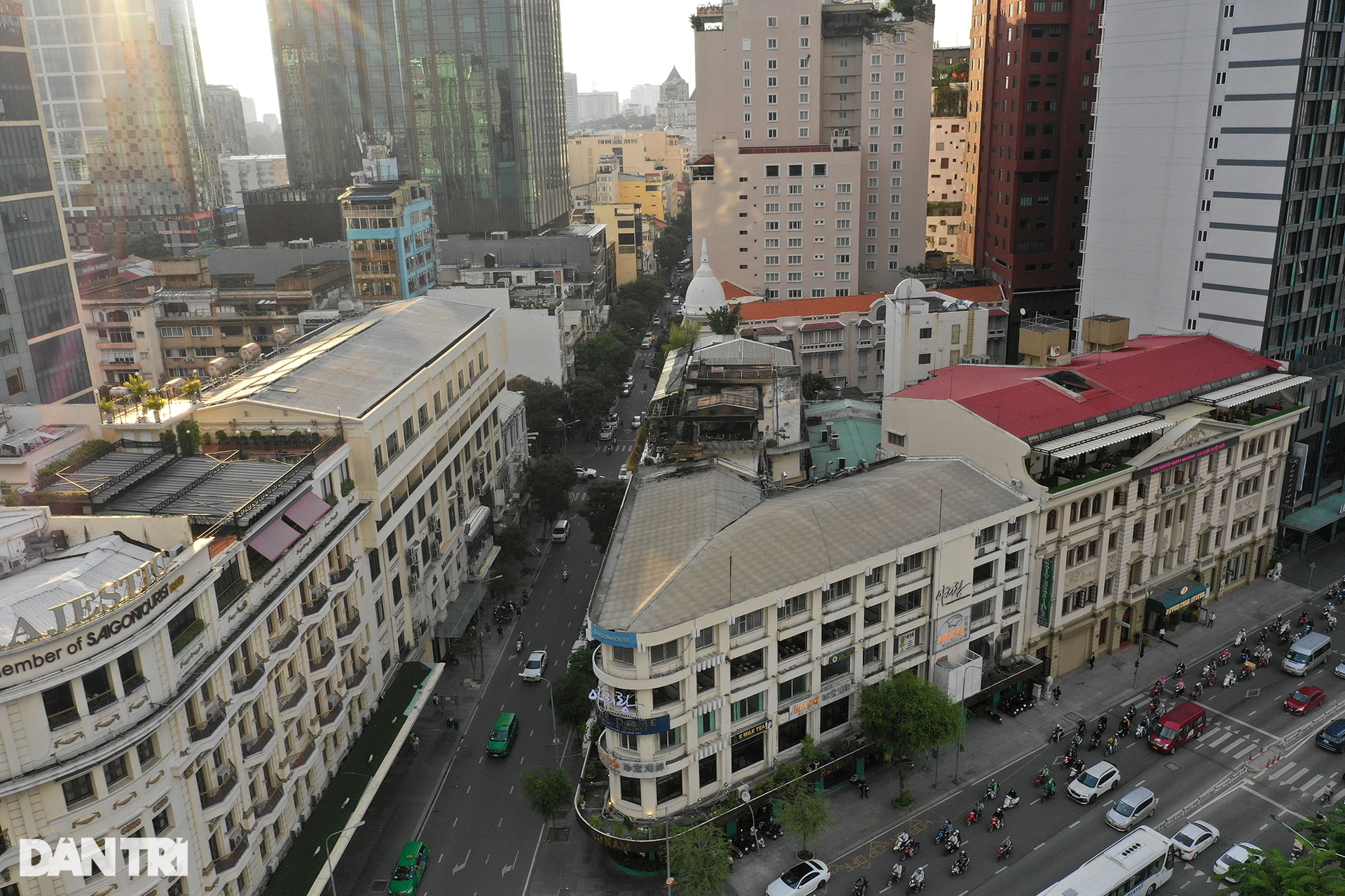 Hình ảnh tan hoang sau vụ cháy quán cà phê rooftop giữa trung tâm TPHCM - 7 Hình ảnh tan hoang sau vụ cháy quán cà phê rooftop giữa trung tâm TPHCM - 7
